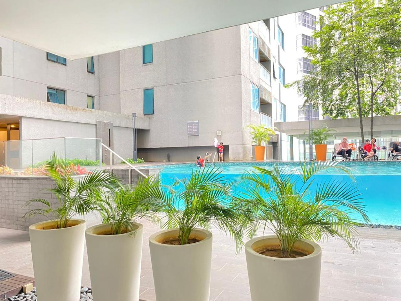 Summer Klcc By Hibernate Kuala Lumpur