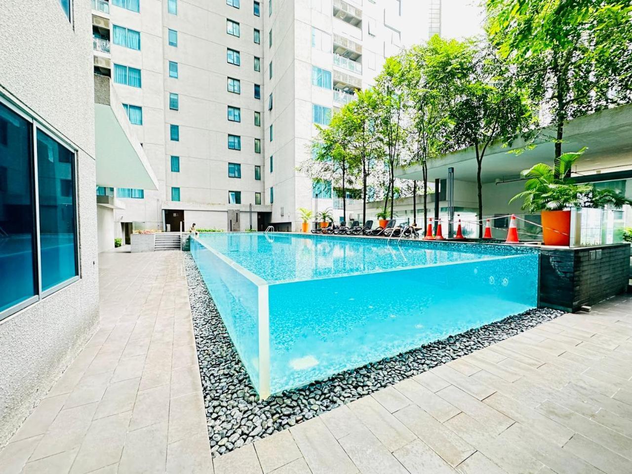 Apartment Summer Klcc By Hibernate